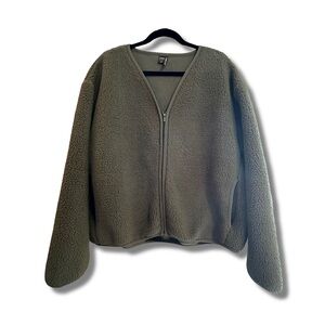 Icône par Simons Women’s Zip-up V-neck Army Green Teddy Bear Sweater, size XL